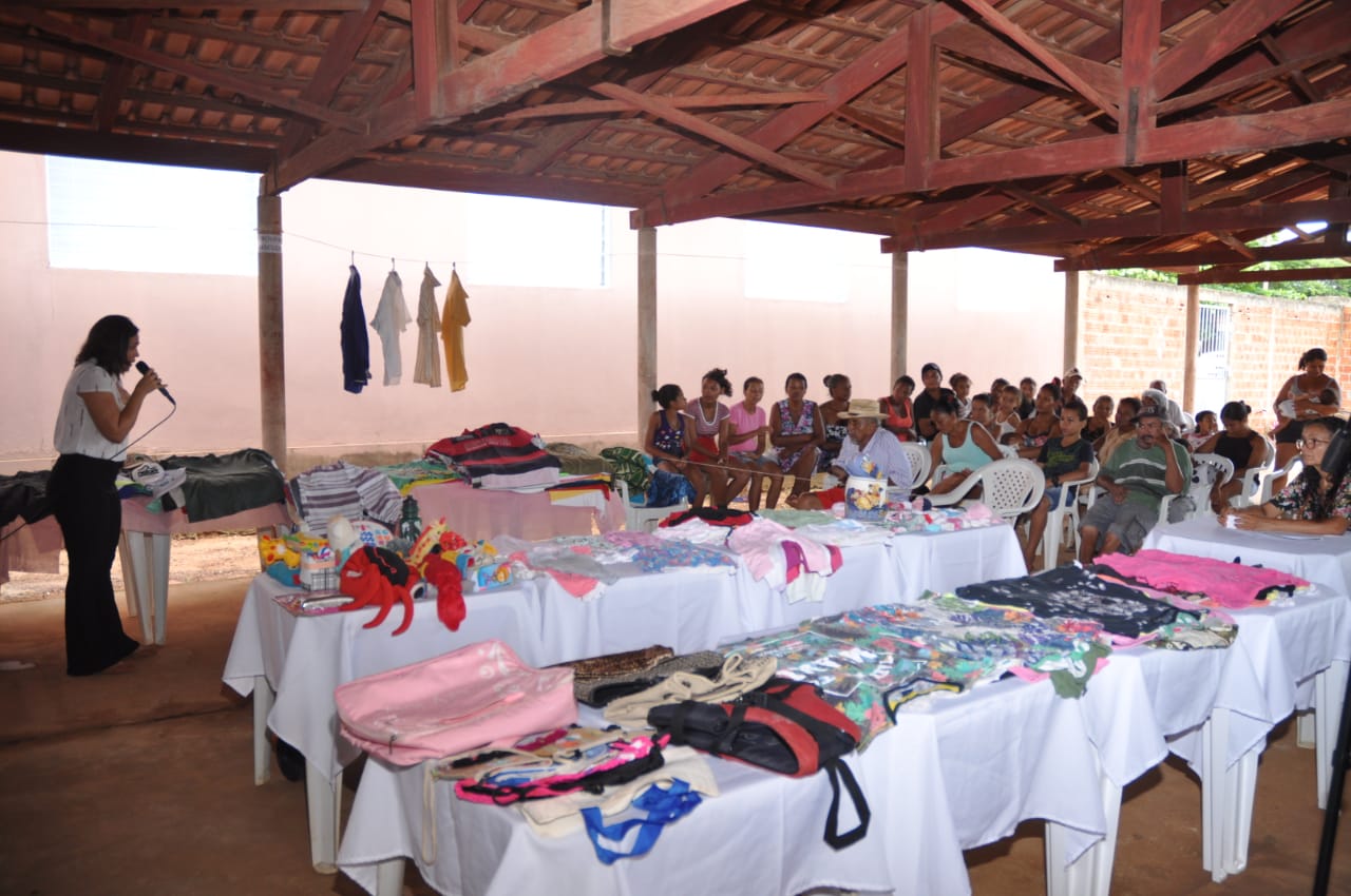Articuladora do Selo Unicef Primeira Dama de Porto Nacional Aline Maia realiza 1º Bazar Solidário 3
