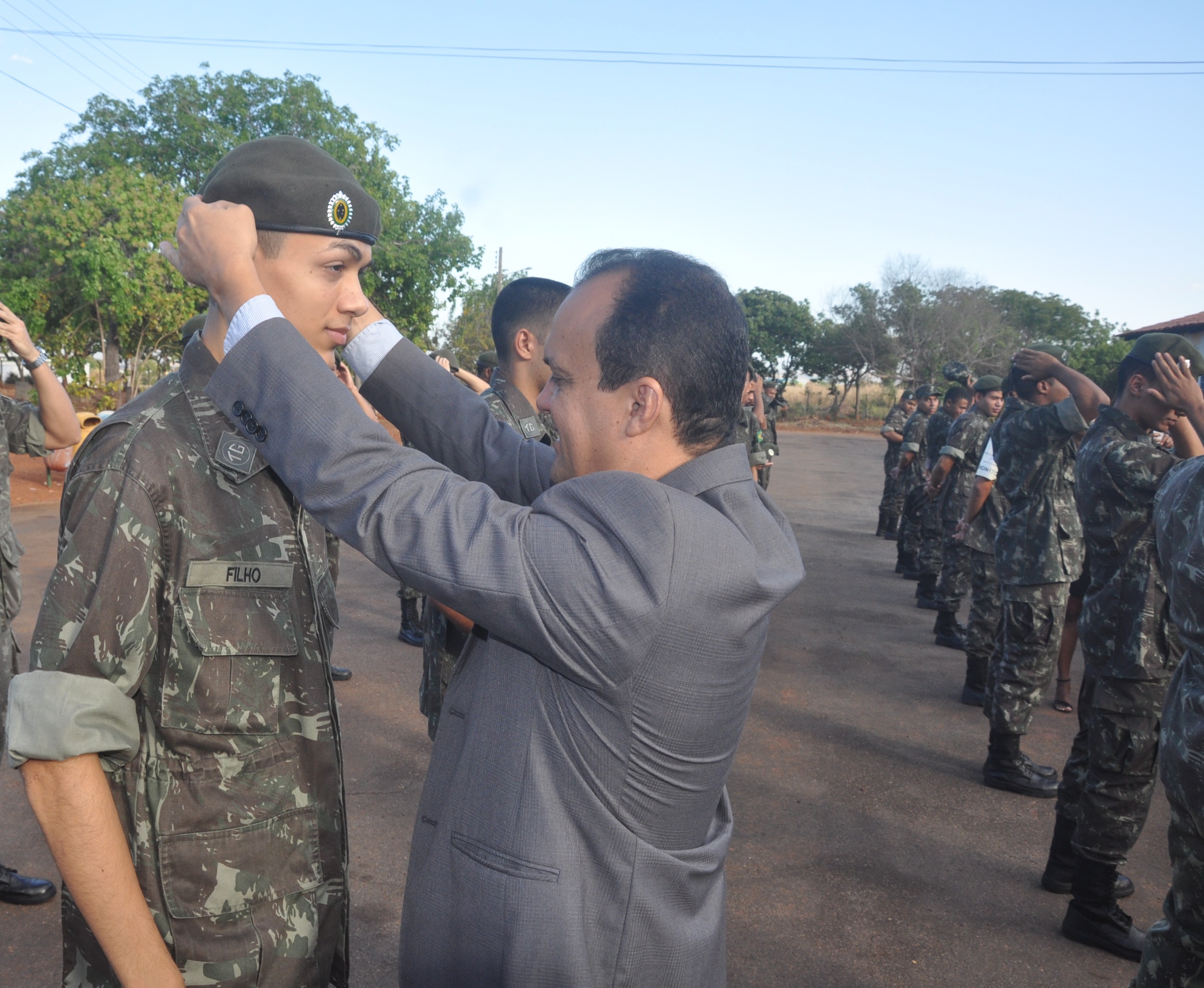 Prefeito de Porto Nacional prestigia solenidade do Dia do Soldado no Tiro de Guerra