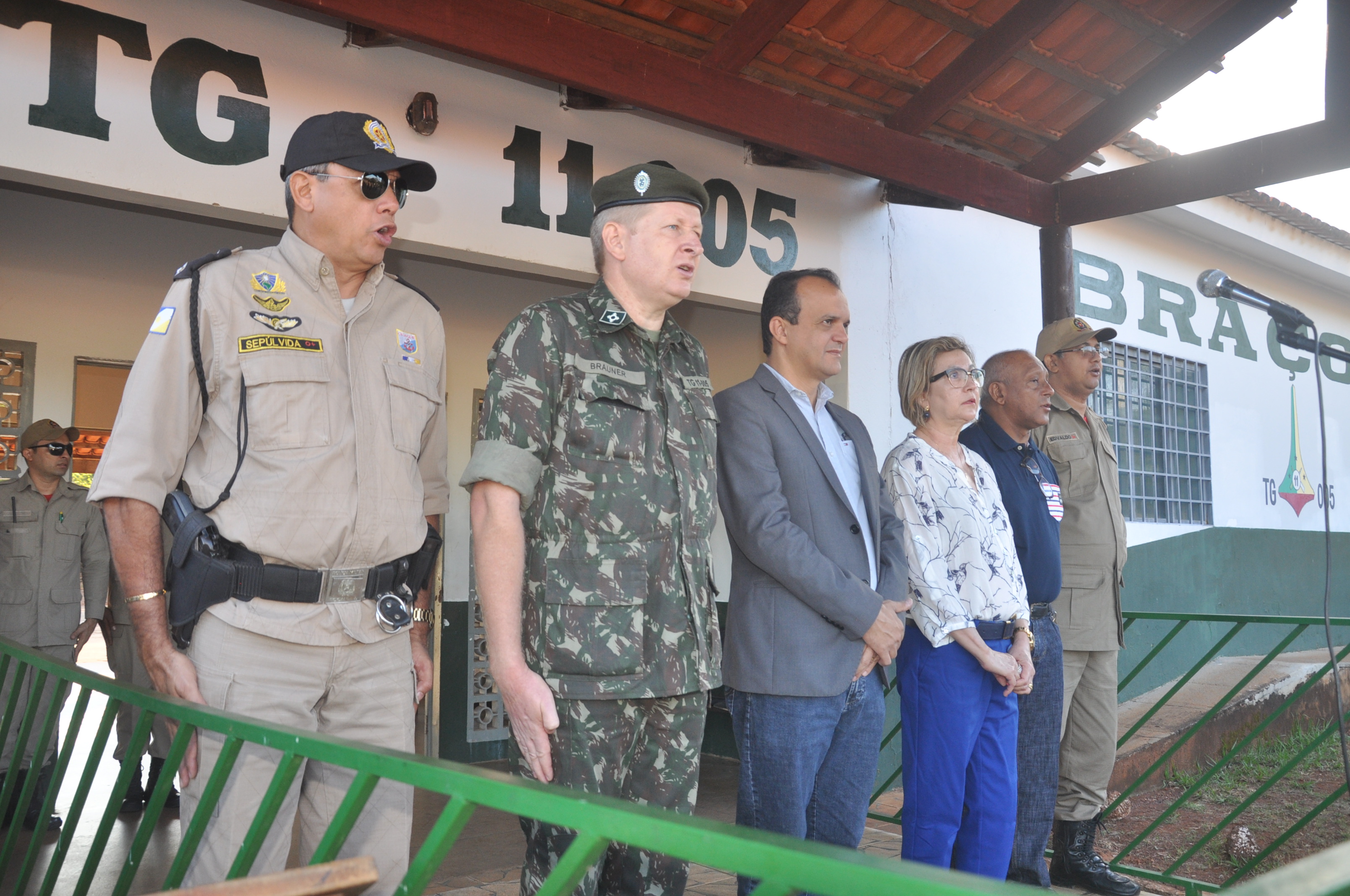 Prefeito de Porto Nacional prestigia solenidade do Dia do Soldado no Tiro de Guerra 2
